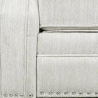 Poltrona reclinabile a spinta color marrone chiaro/beige con finiture borchiate, seduta singola
