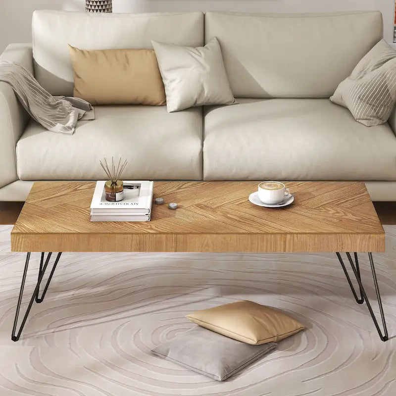 Moderne salontafel met metalen poten