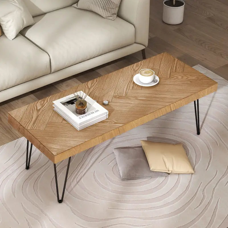 Moderne salontafel met metalen poten