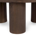 Tavolino rotondo color sabbia, 3 gambe, stile minimalista, 1 posto