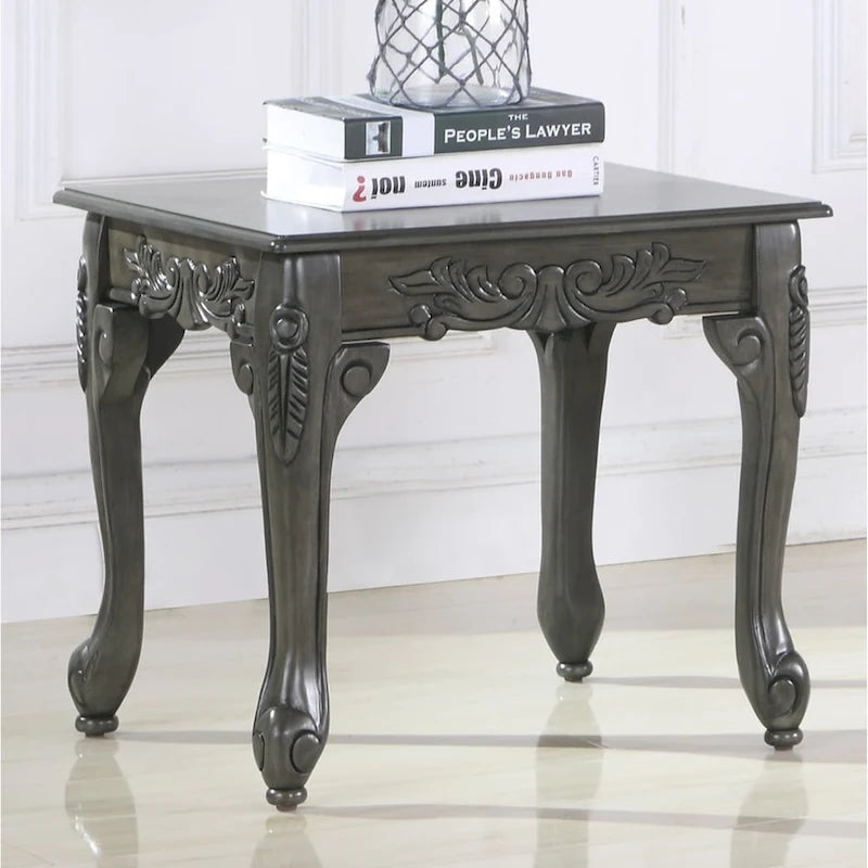 Beistelltisch mit traditionellen ornamentalen Details