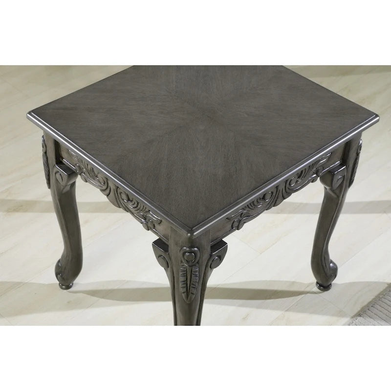 Beistelltisch mit traditionellen ornamentalen Details