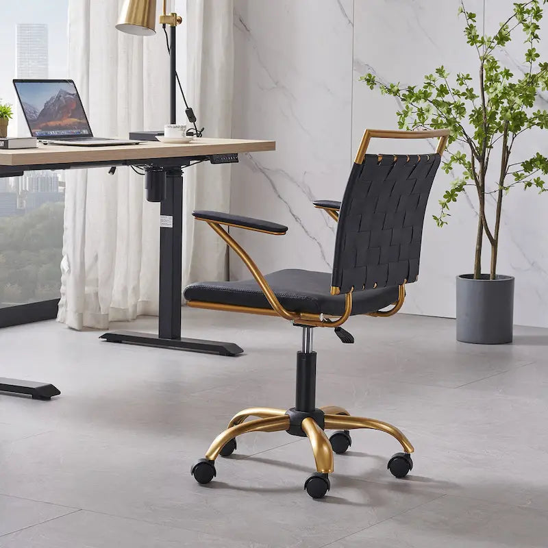 Sedia da ufficio girevole a mezza altezza in pelle vegana bianca/nera, struttura color oro, 1 persona